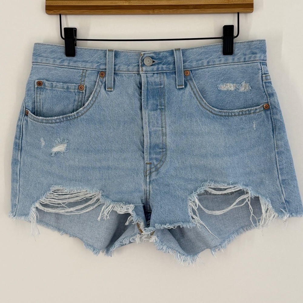 Levi's 501 Women's Cut-Off Denim Shorts Light Wash Button Fly Size 30